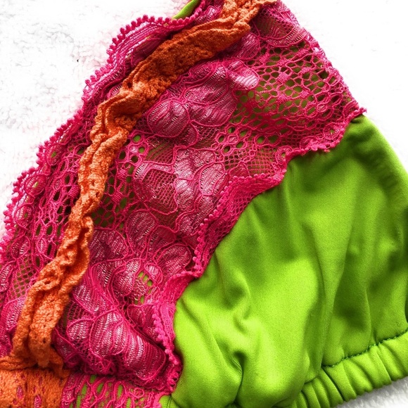 Beach Bunny Triangle Top - Picture 5 of 7